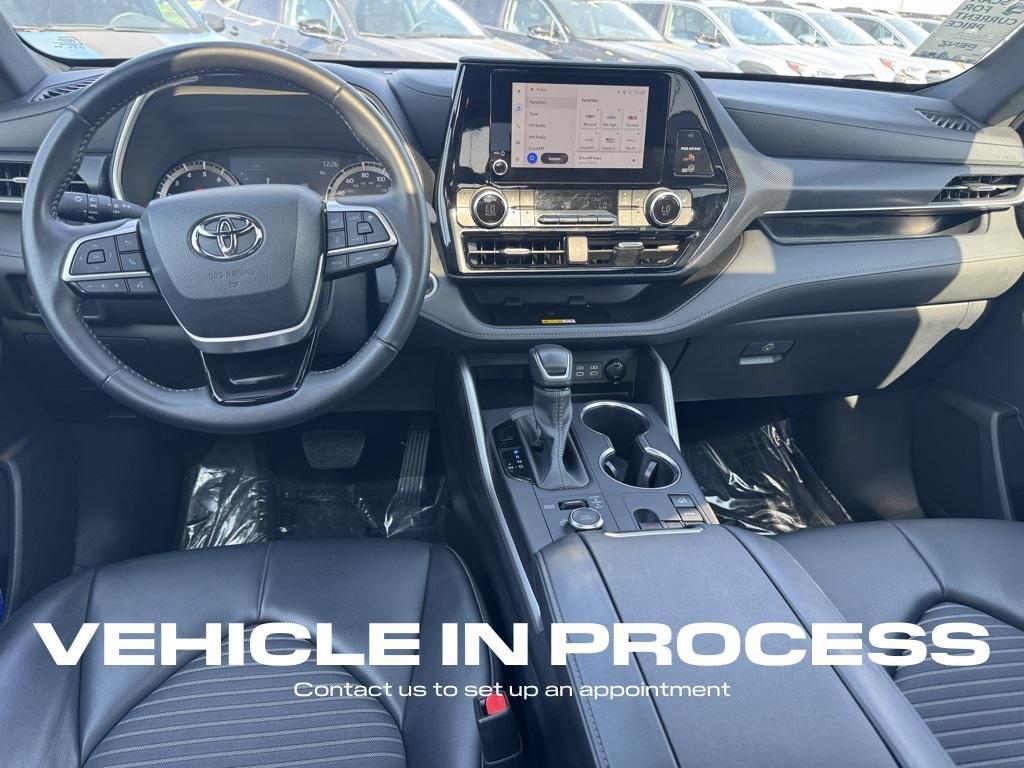 used 2024 Toyota Highlander car, priced at $40,900