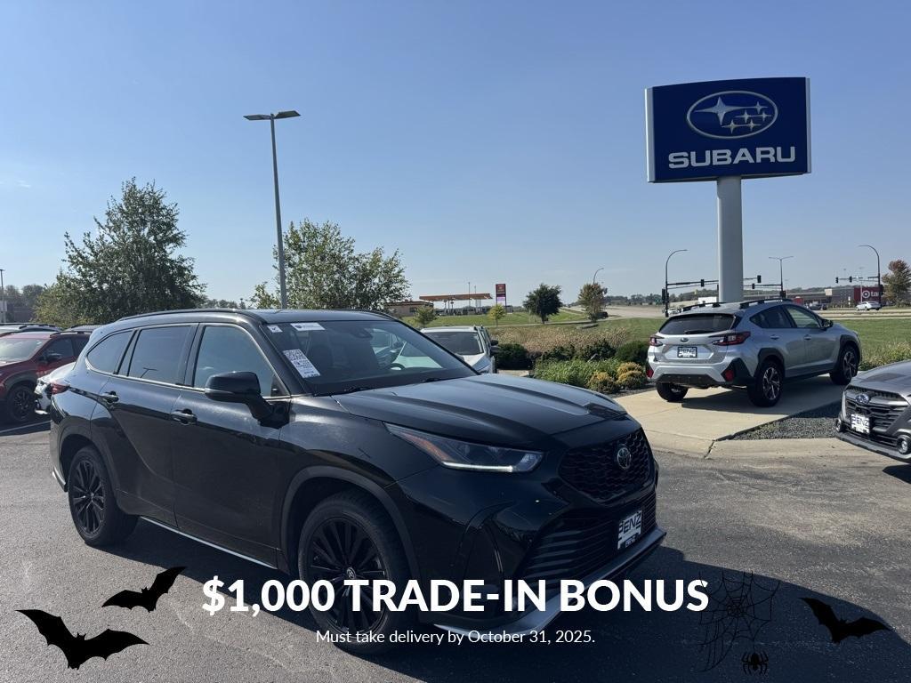 used 2024 Toyota Highlander car, priced at $40,900