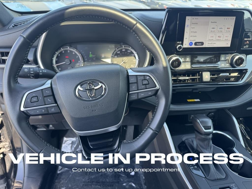 used 2024 Toyota Highlander car, priced at $40,900