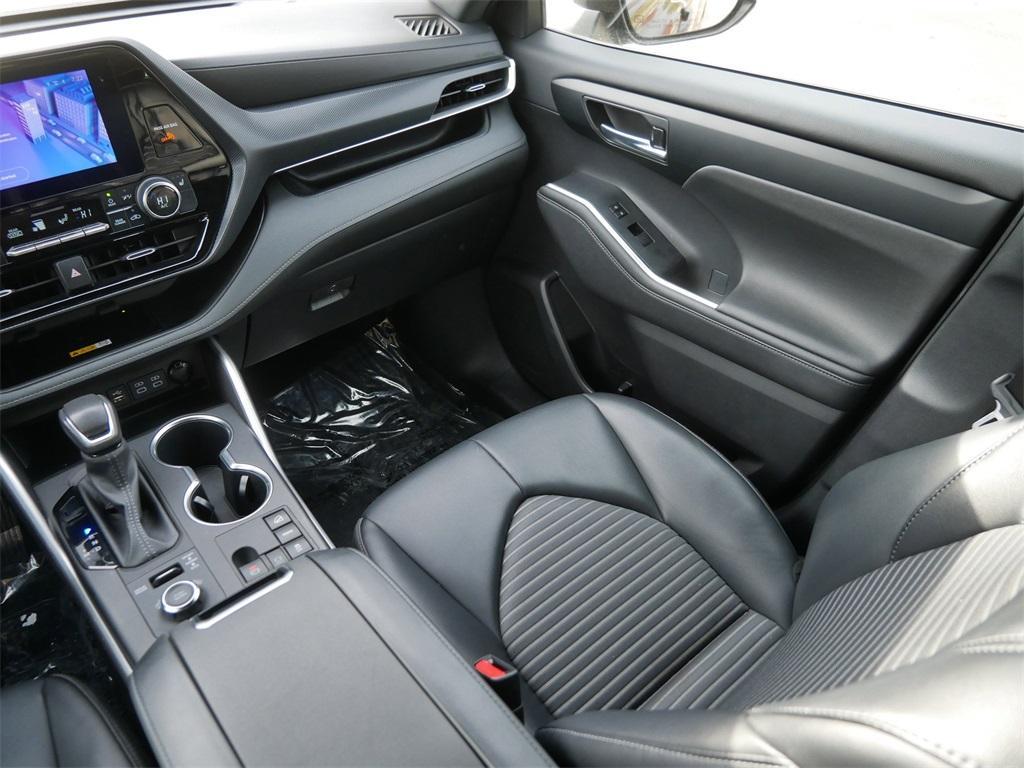 used 2024 Toyota Highlander car, priced at $38,500