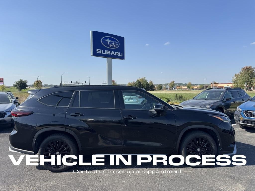 used 2024 Toyota Highlander car, priced at $40,900