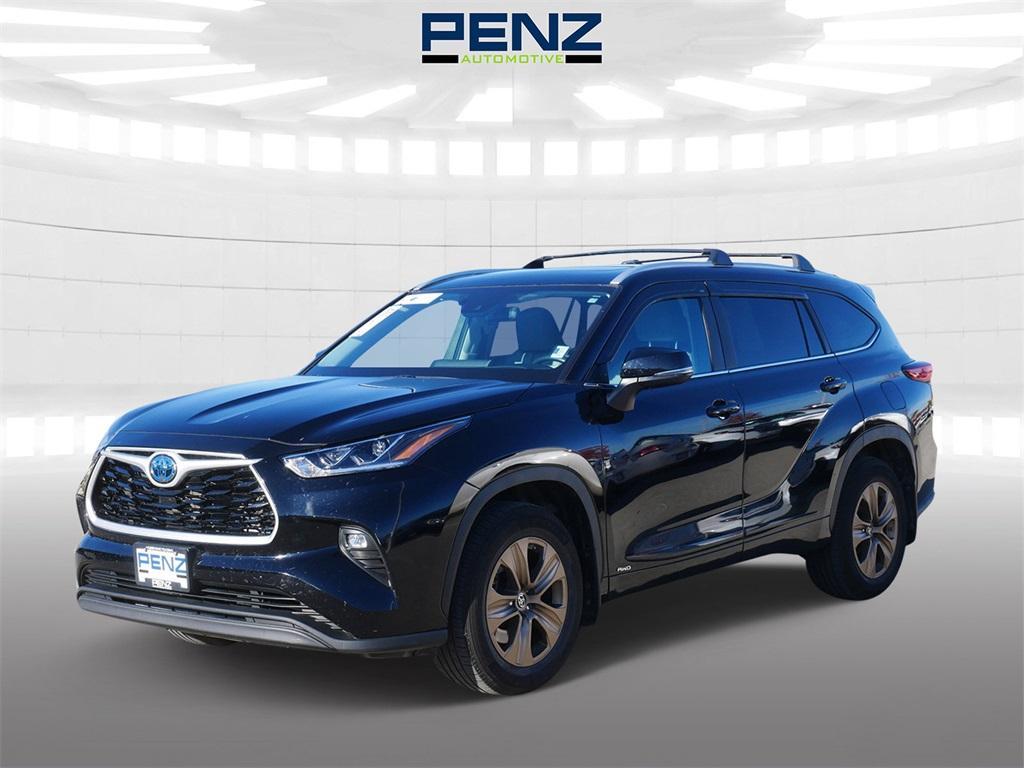 used 2023 Toyota Highlander Hybrid car, priced at $40,900