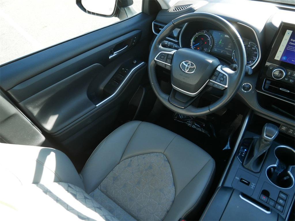 used 2023 Toyota Highlander Hybrid car, priced at $40,900