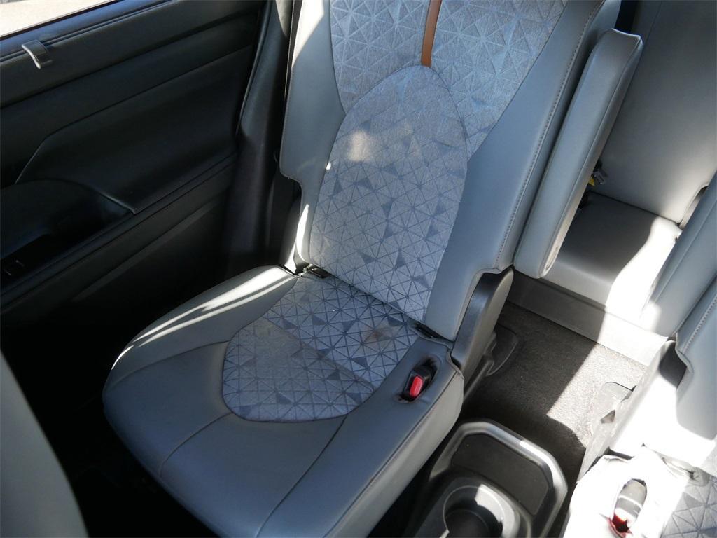 used 2023 Toyota Highlander Hybrid car, priced at $40,900