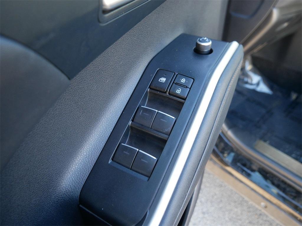 used 2023 Toyota Highlander Hybrid car, priced at $40,900