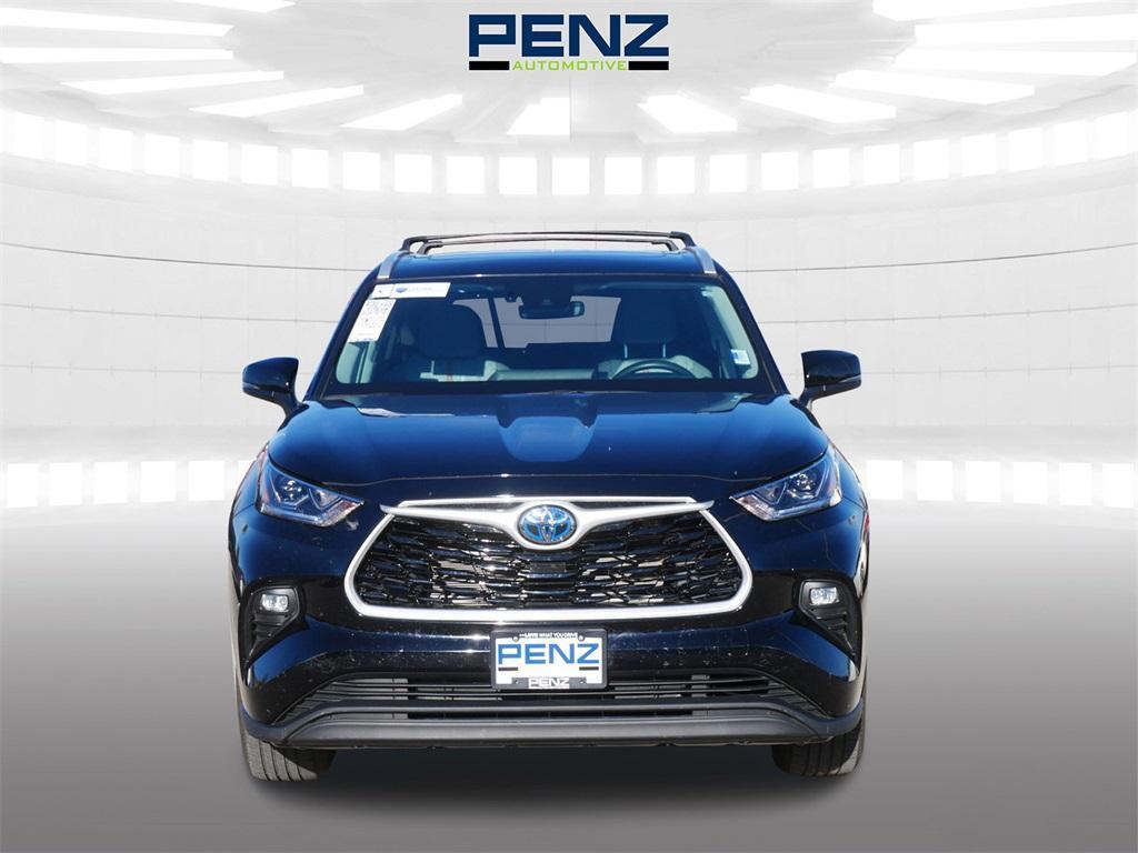 used 2023 Toyota Highlander Hybrid car, priced at $40,900