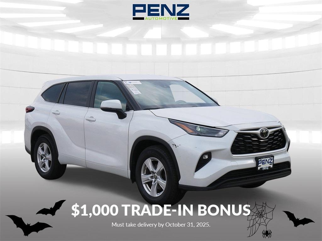 used 2024 Toyota Highlander car, priced at $33,900