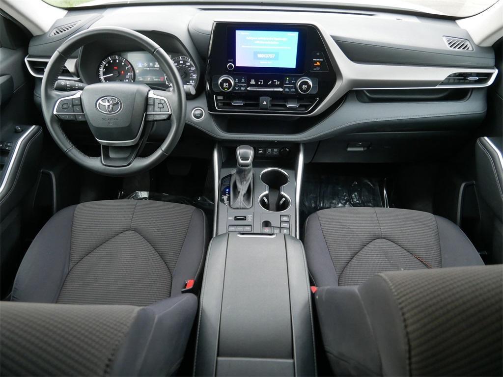 used 2024 Toyota Highlander car, priced at $31,500