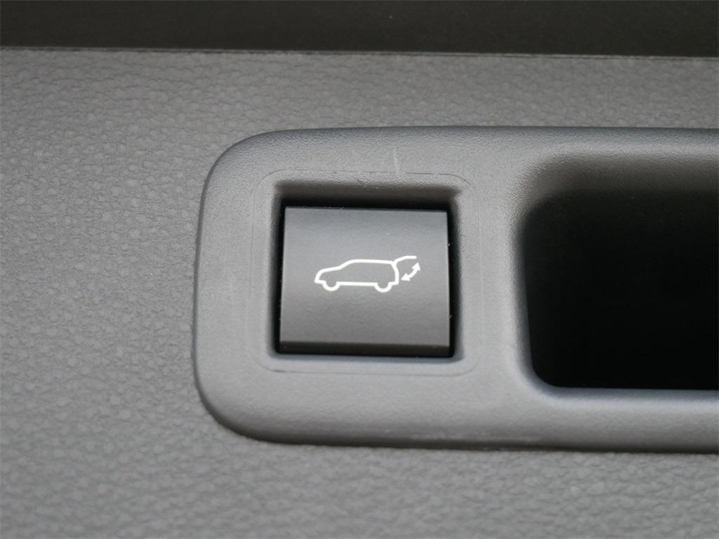 used 2024 Toyota Highlander car, priced at $31,500