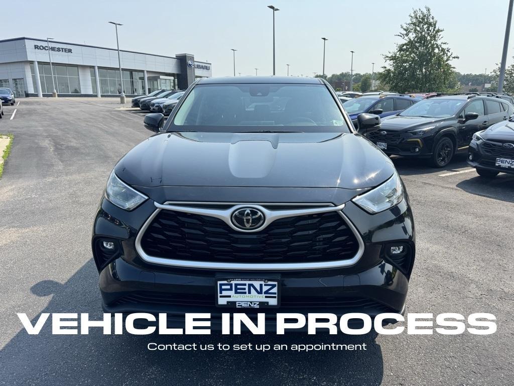 used 2022 Toyota Highlander car, priced at $35,500