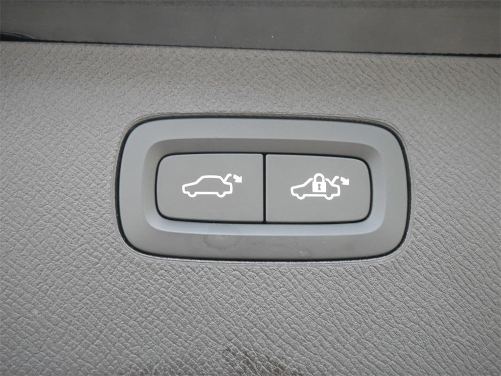 used 2025 Volvo XC90 car, priced at $48,501