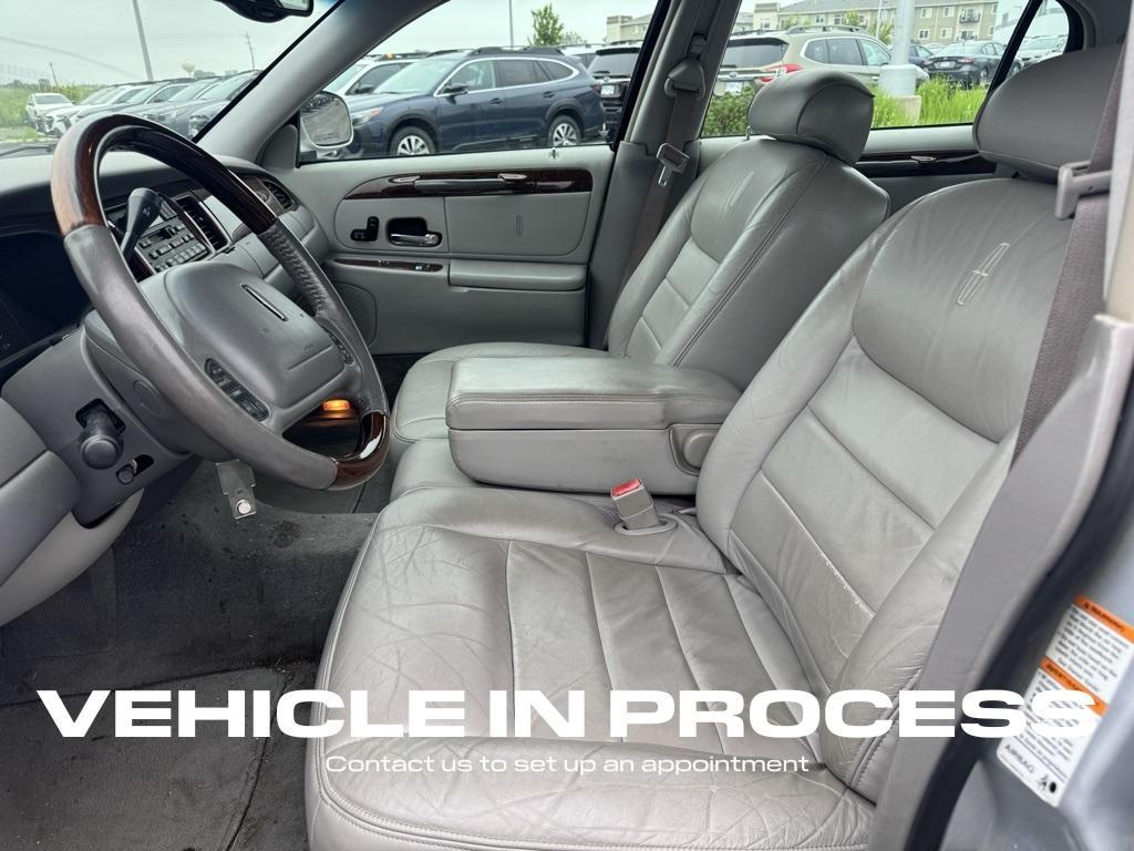 used 2002 Lincoln Town Car car, priced at $7,000