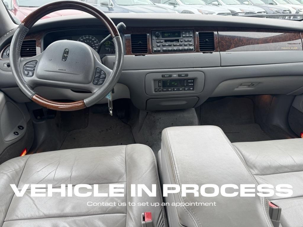 used 2002 Lincoln Town Car car, priced at $7,000