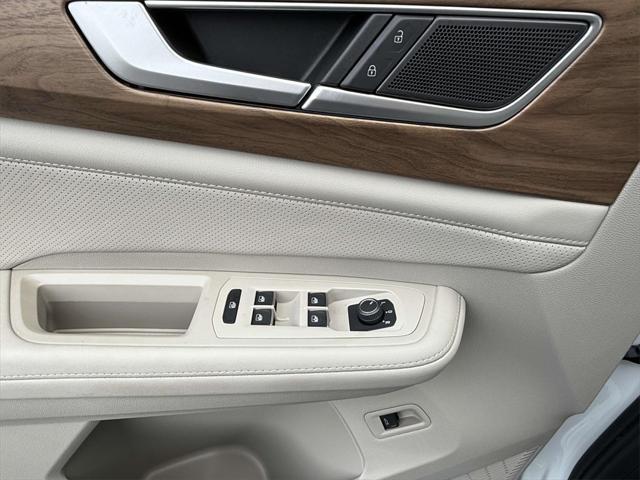 new 2025 Volkswagen Atlas car, priced at $43,558
