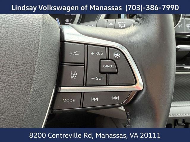 used 2020 Toyota Highlander Hybrid car, priced at $32,997