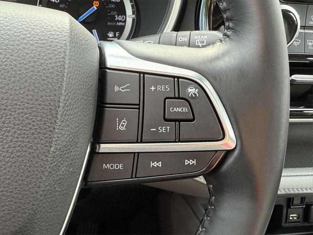 used 2020 Toyota Highlander Hybrid car, priced at $34,997