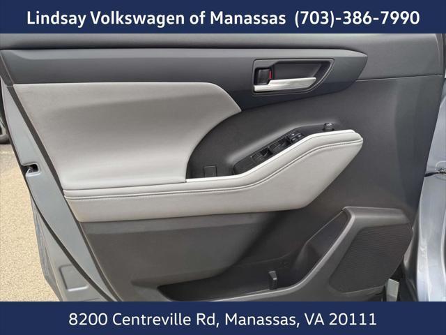 used 2020 Toyota Highlander Hybrid car, priced at $32,997