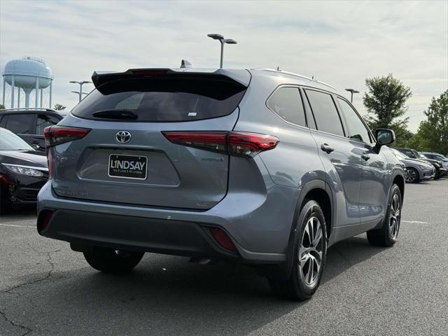 used 2020 Toyota Highlander Hybrid car, priced at $34,997