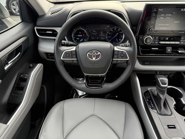 used 2020 Toyota Highlander Hybrid car, priced at $34,997