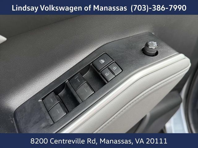 used 2020 Toyota Highlander Hybrid car, priced at $32,997