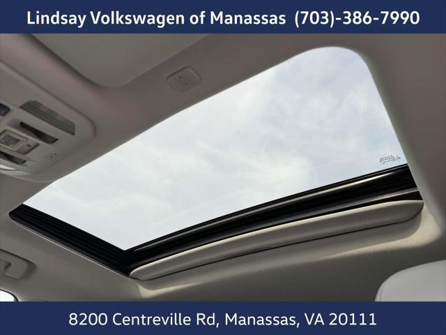 used 2020 Toyota Highlander Hybrid car, priced at $32,997