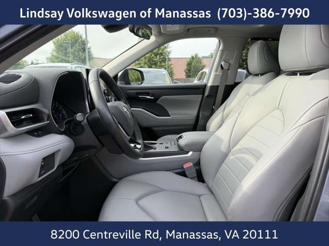 used 2020 Toyota Highlander Hybrid car, priced at $32,997