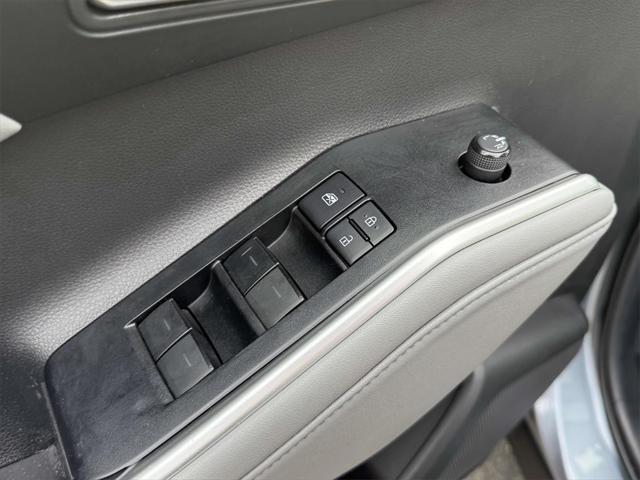 used 2020 Toyota Highlander Hybrid car, priced at $34,997