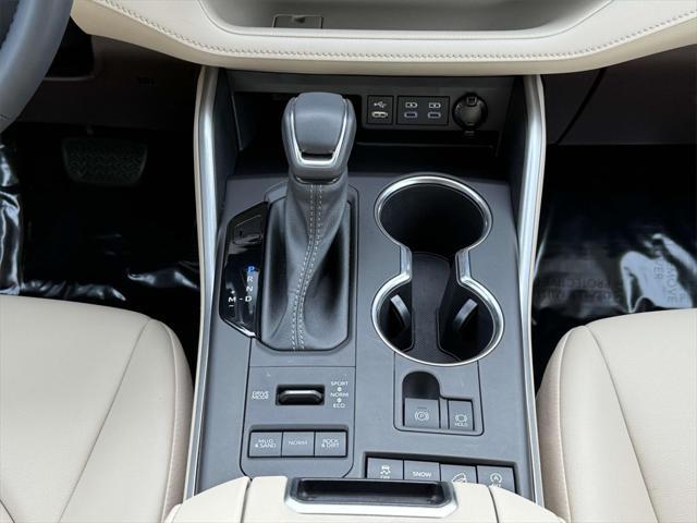 used 2022 Toyota Highlander car, priced at $37,997