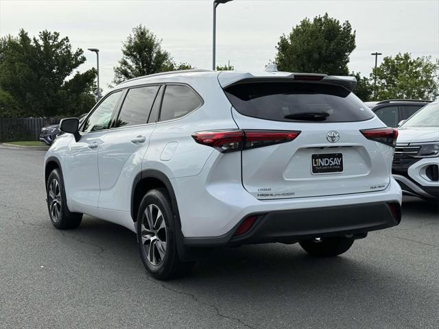 used 2022 Toyota Highlander car, priced at $37,997