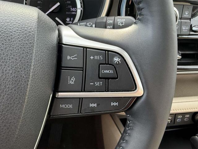 used 2022 Toyota Highlander car, priced at $37,997