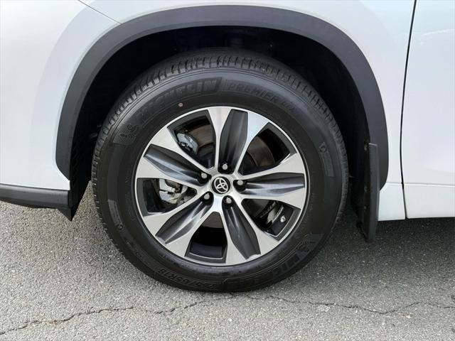 used 2022 Toyota Highlander car, priced at $37,997