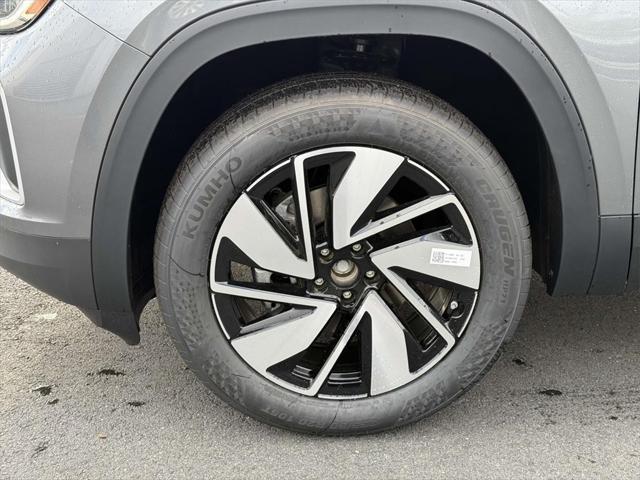 new 2025 Volkswagen Atlas car, priced at $42,207