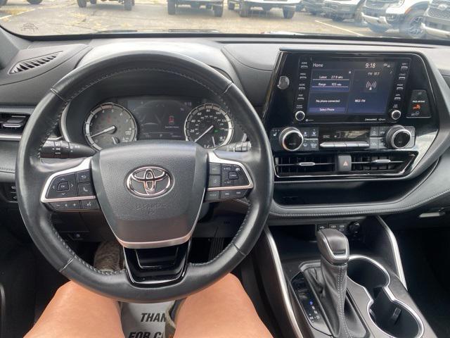 used 2022 Toyota Highlander car, priced at $38,586