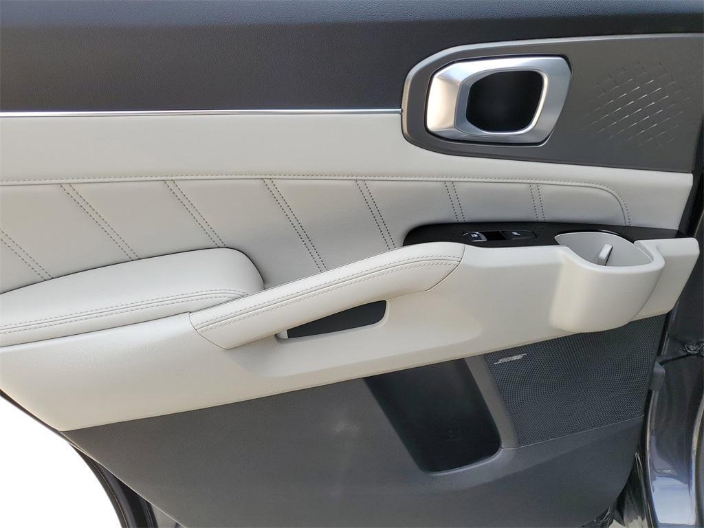 used 2022 Kia Sorento Plug-In Hybrid car, priced at $29,777