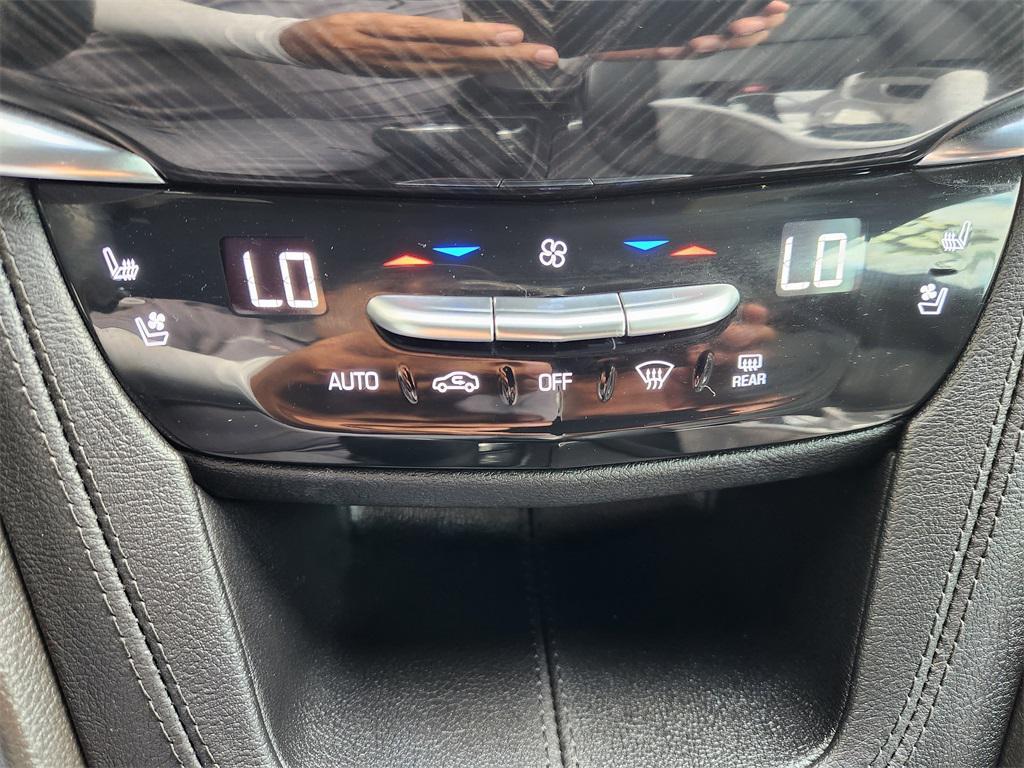 used 2022 Cadillac XT6 car, priced at $34,888
