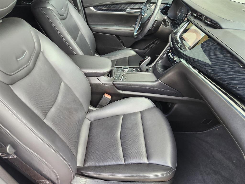 used 2022 Cadillac XT6 car, priced at $34,888