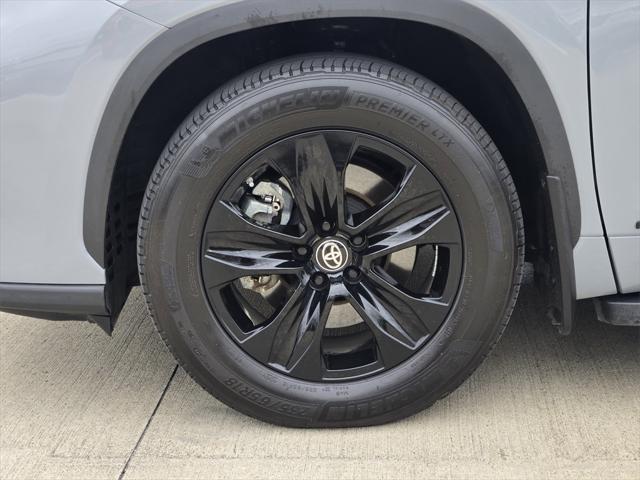 used 2024 Toyota Highlander Hybrid car, priced at $46,888
