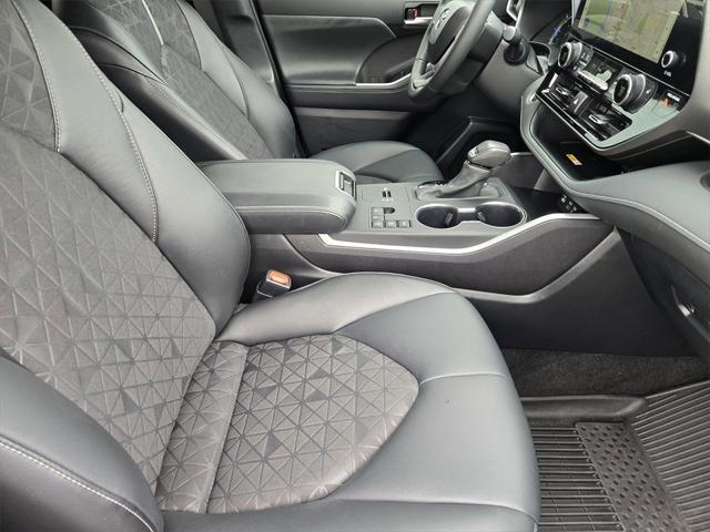used 2024 Toyota Highlander Hybrid car, priced at $46,888