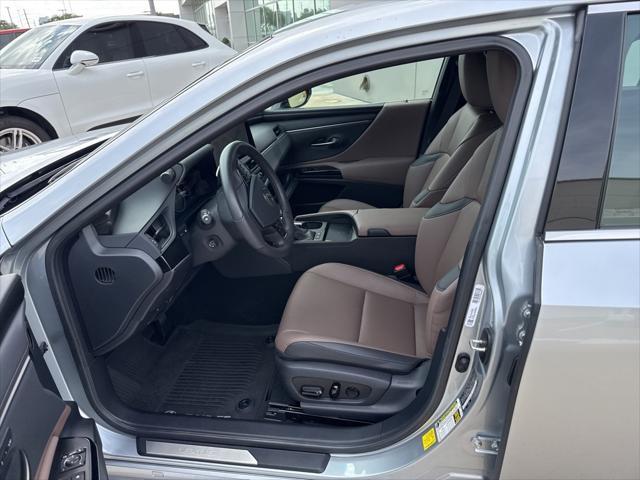 used 2024 Lexus ES 300h car, priced at $44,888