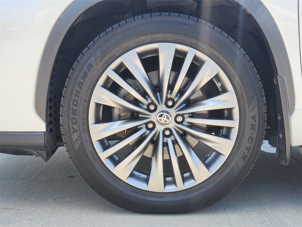 used 2020 Toyota Highlander car, priced at $29,777