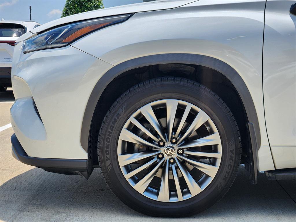 used 2020 Toyota Highlander car, priced at $29,777