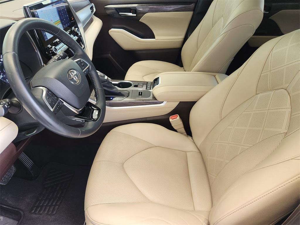 used 2020 Toyota Highlander car, priced at $29,777