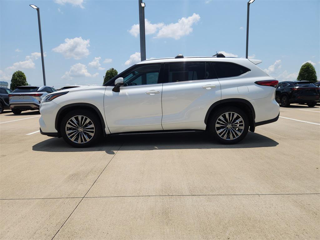 used 2020 Toyota Highlander car, priced at $29,777