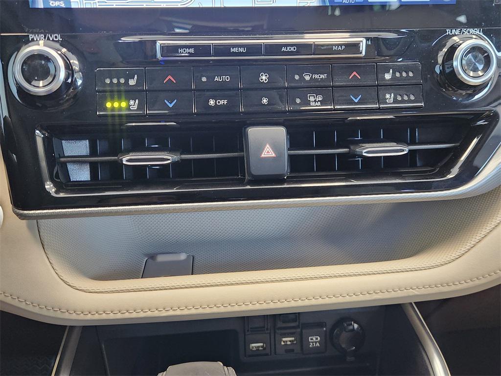 used 2020 Toyota Highlander car, priced at $29,777