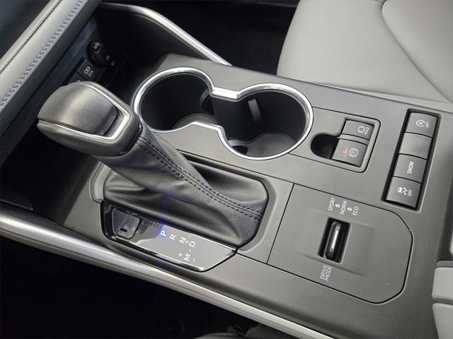 used 2021 Toyota Highlander car, priced at $33,888