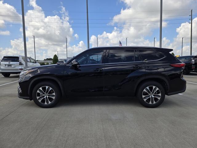 used 2021 Toyota Highlander car, priced at $33,888