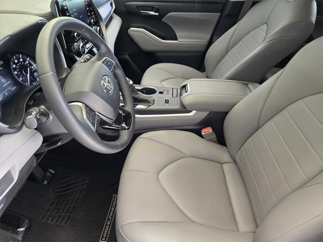 used 2021 Toyota Highlander car, priced at $33,888