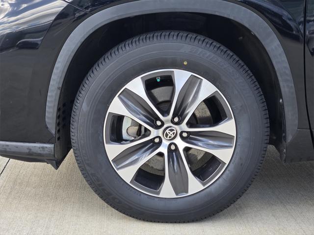used 2021 Toyota Highlander car, priced at $33,888