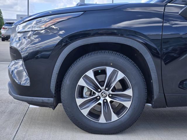 used 2021 Toyota Highlander car, priced at $33,888