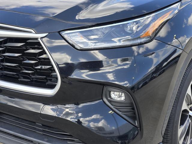 used 2021 Toyota Highlander car, priced at $33,888